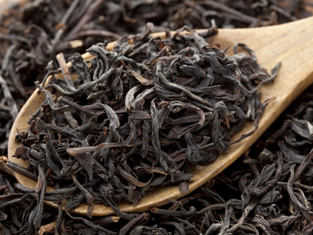 ¿Cómo se hace el té negro?