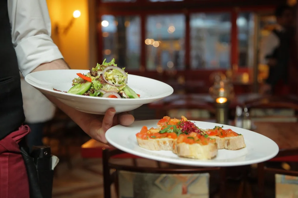 Diferencia entre una cafetería y un restaurante de alta cocina