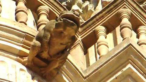 Diferencia entre gárgolas y grotescos