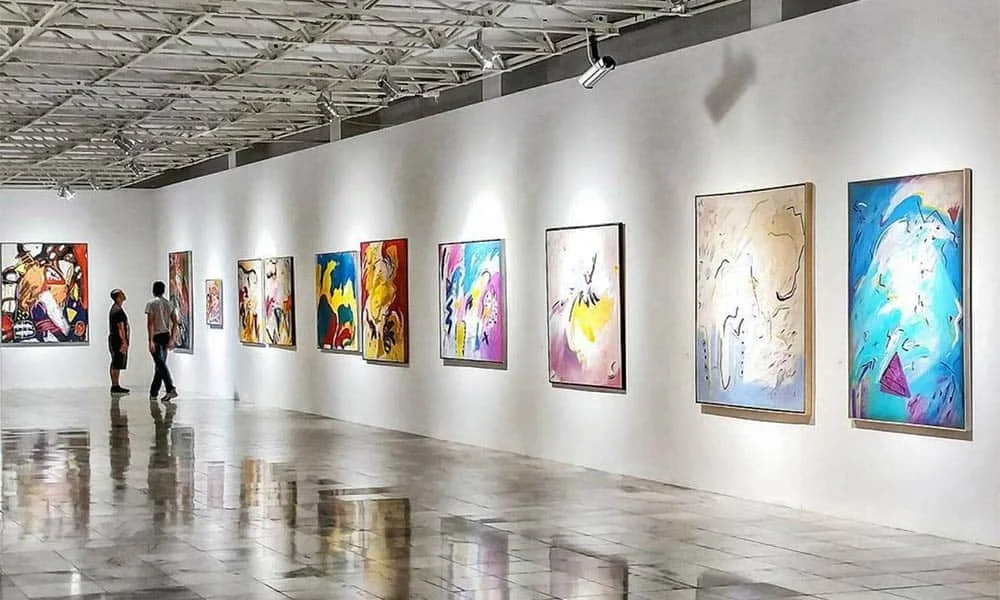 Diferencia entre exposición y galería