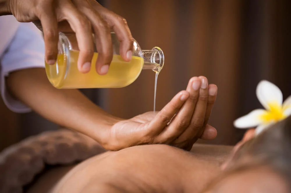 Diferencia entre la aromaterapia y el masaje sueco