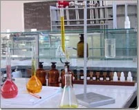 Diferencia entre titulación ácido-base y titulación redox