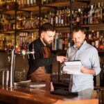 Diferencia entre un salón y un bar